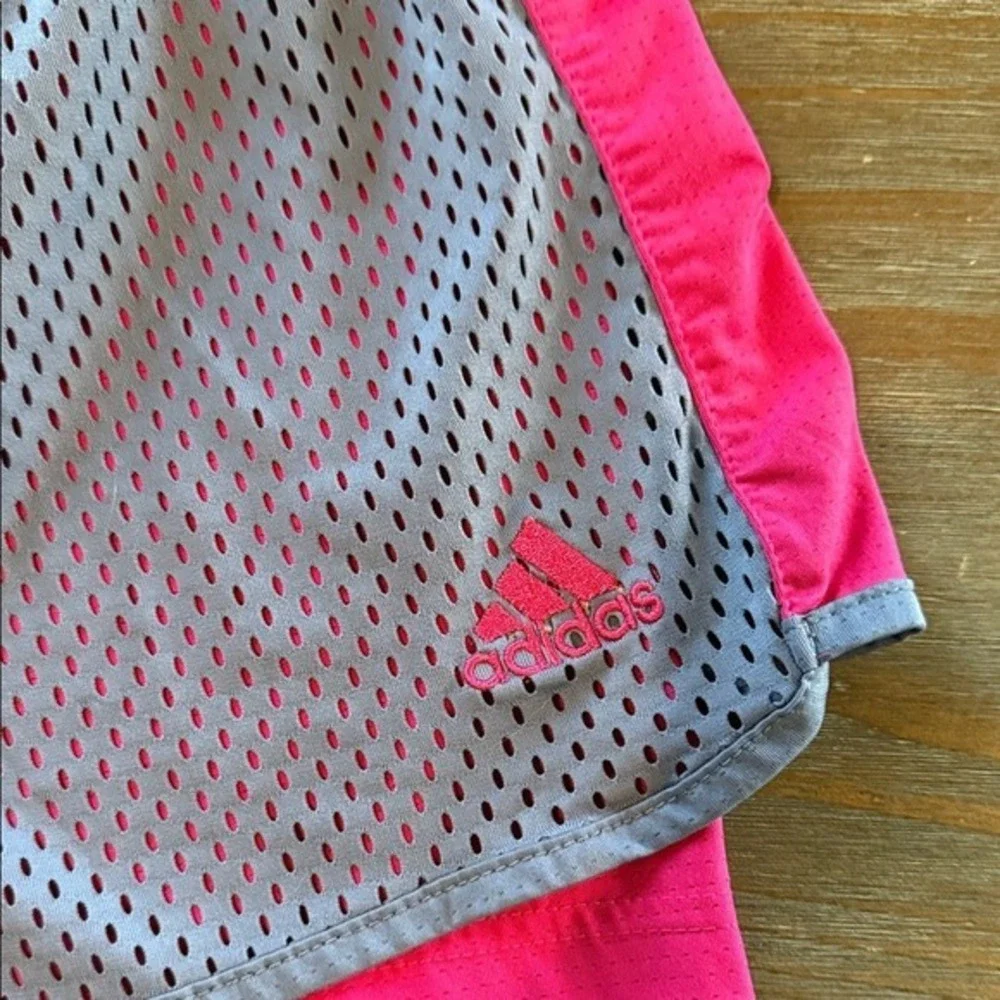 Adidas & Under Armour Women's‎ Athletic Shorts in Pink/Gray Teal/ Gray Small